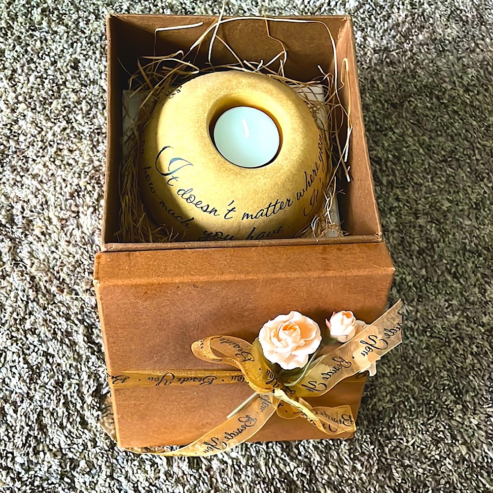 Comfort Candles ceramic decorative candle holder w/ candle